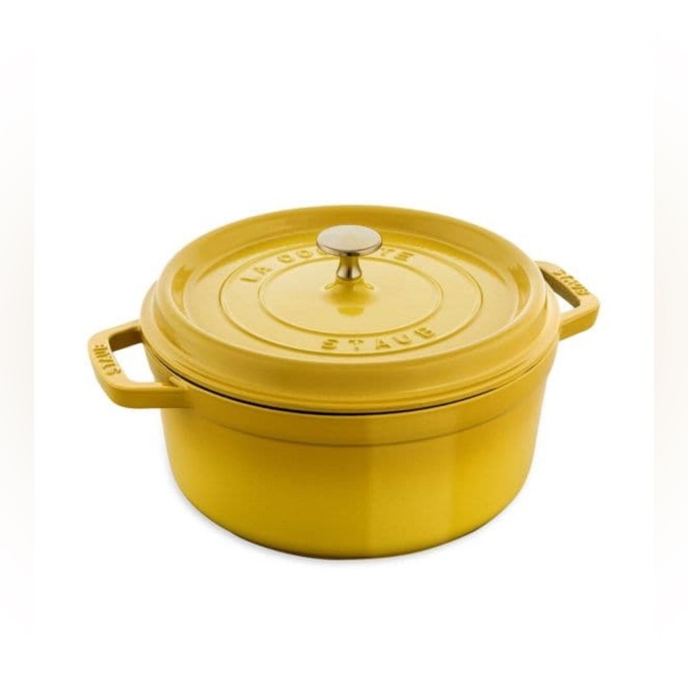 Staub 4 qt round cocotte oven